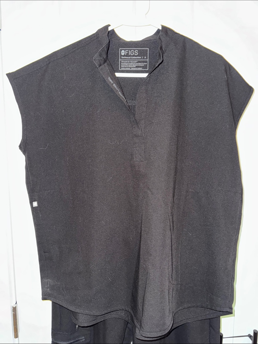 🔺SMALL FIGS SCRUBS SET - Black - Picture 2 of 3